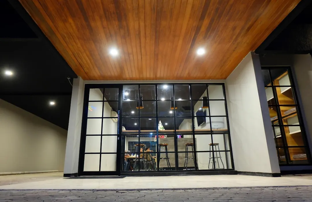 Livinn Hostel City Center Surabaya-1